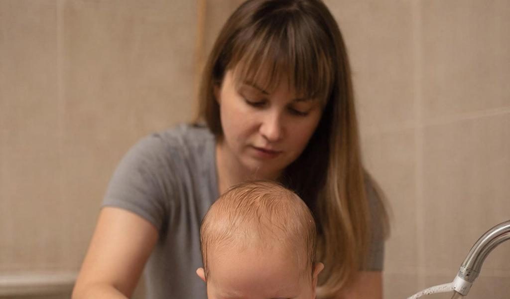 Как купать новорожденного: первый опыт в домашних условиях правильно и безопасно